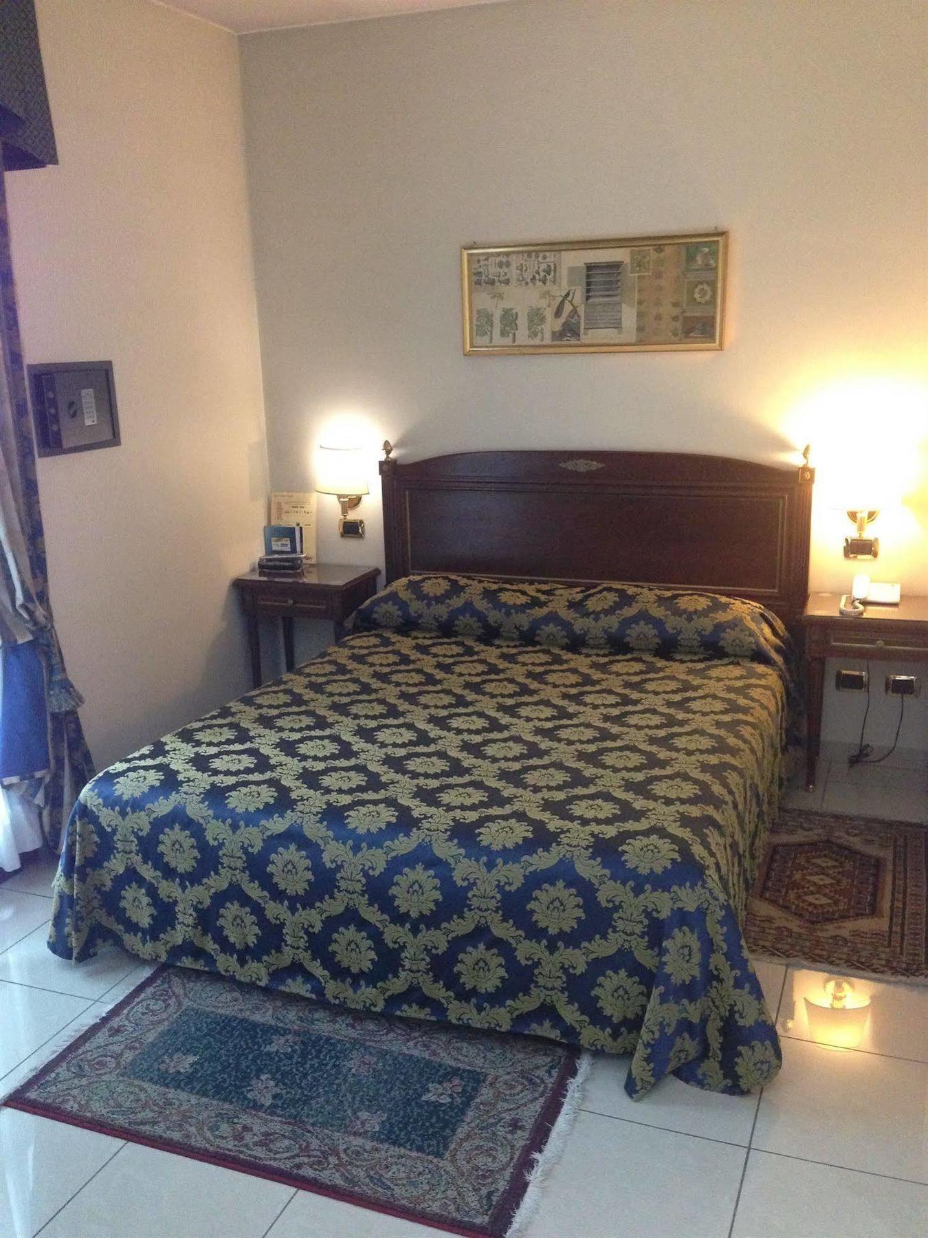 Hotel Villa Savoia Turin Bagian luar foto
