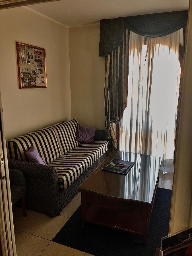 Hotel Villa Savoia Turin Bagian luar foto
